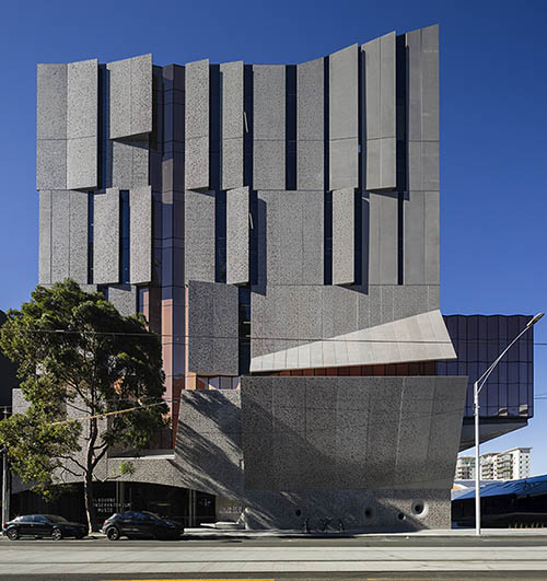 Photograph of the Ian Potter centre South Bank on a blue sky day