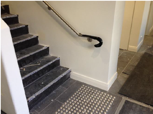 07-01-stair-incorrect-handrail-extension